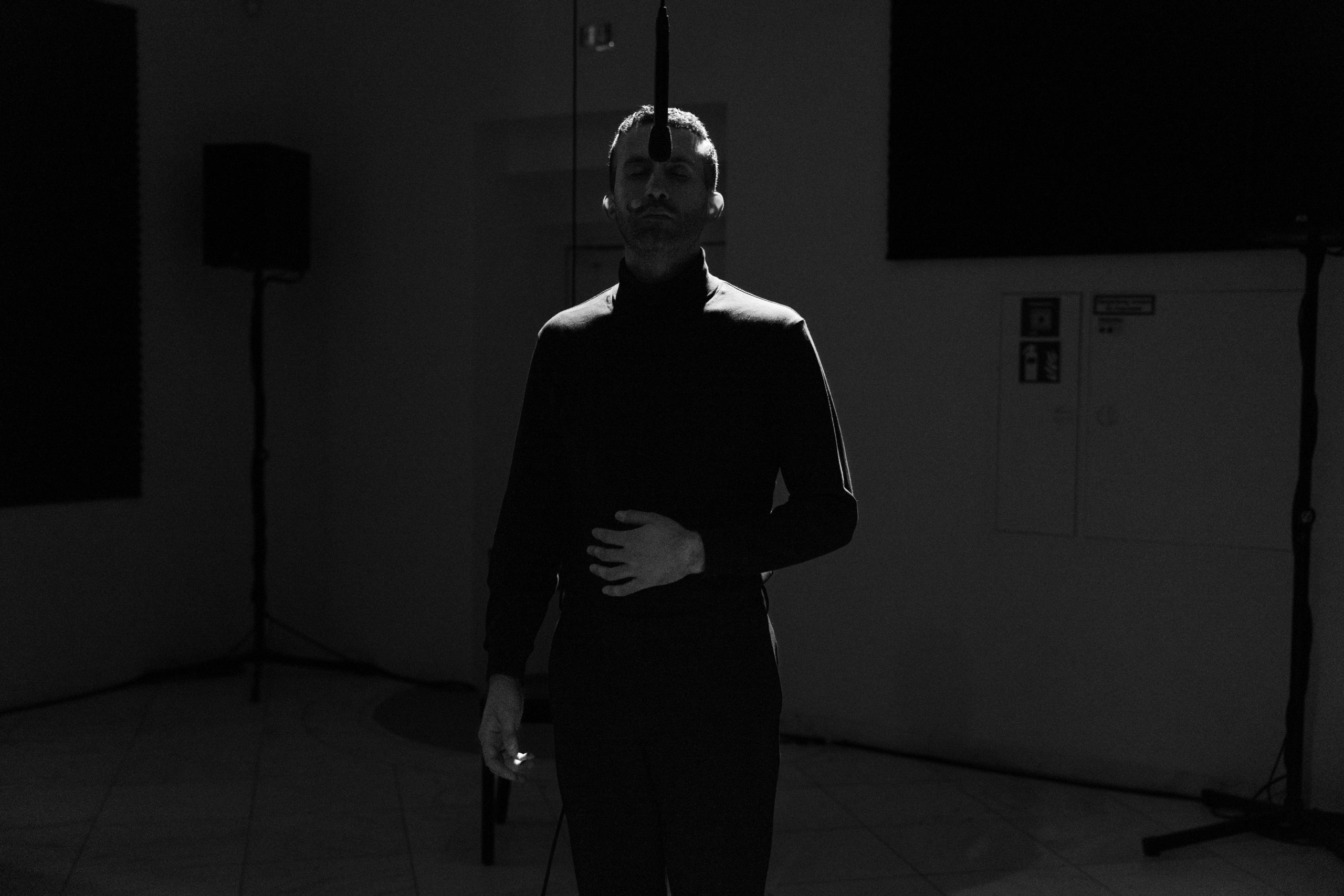 PNEUMA Wärmezeitmaschine - Performance by Francesco Marzano - Photo by Philip Yakushin